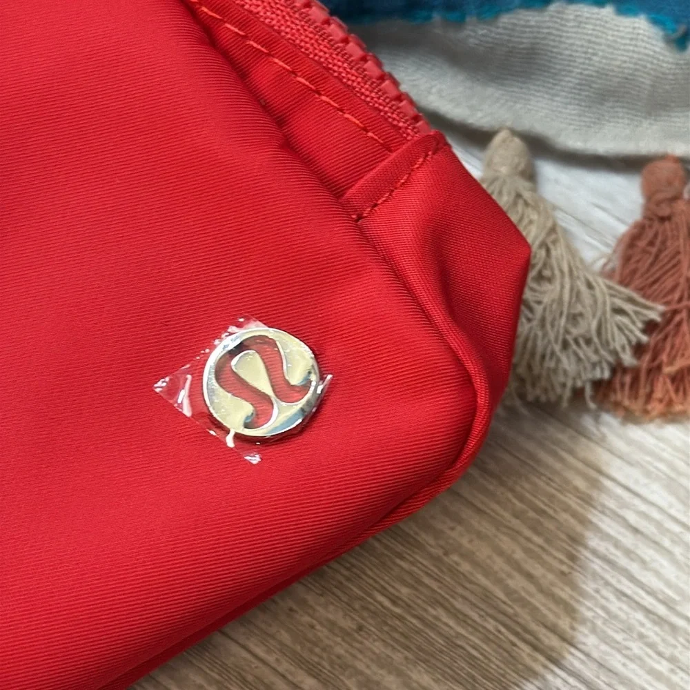 NWT lululemon athletica Everywhere Belt Bag